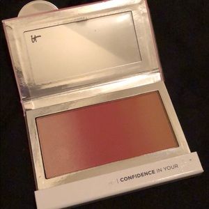 *NEW* It Cosmetics Confidence in your Glow - Natur